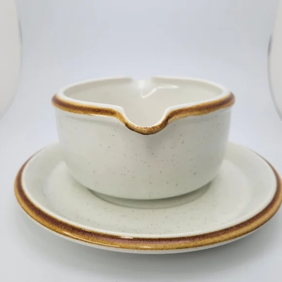 Vintage Mikasa Natural Beauty C9000 Gravy Boat with Underplate Stoneware - Picture 5 of 9